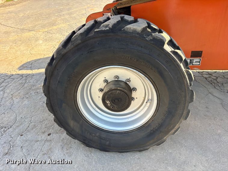 image for item ES8900 2006 JLG 660SJ boom lift