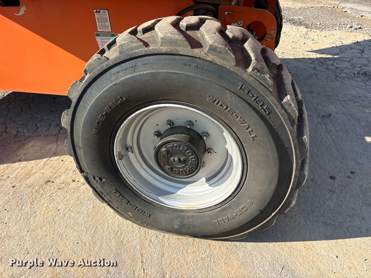 image for item ES8900 2006 JLG 660SJ boom lift