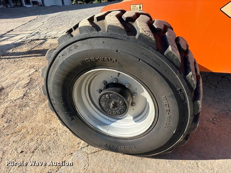 image for item ES8900 2006 JLG 660SJ boom lift