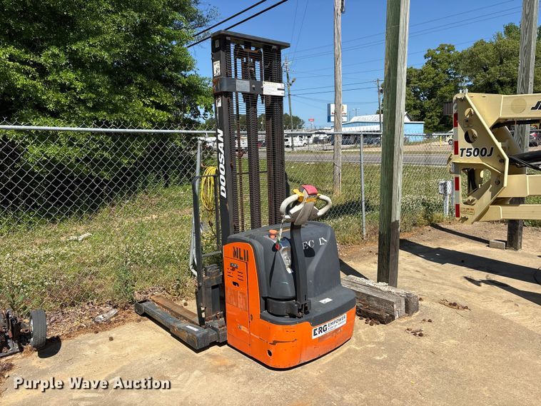image for item ES8901 Doosan BWS17S-7 pallet stacker