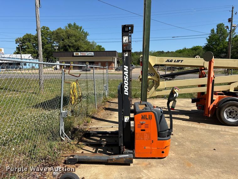 image for item ES8901 Doosan BWS17S-7 pallet stacker