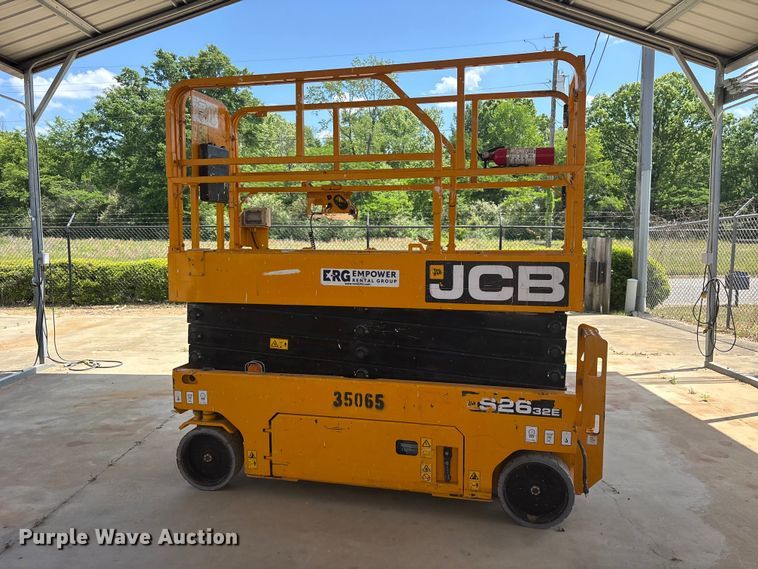 image for item ES8903 2017 JCB S2632E scissor lift