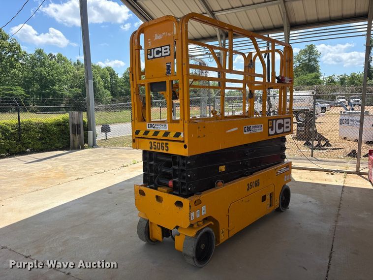 image for item ES8903 2017 JCB S2632E scissor lift