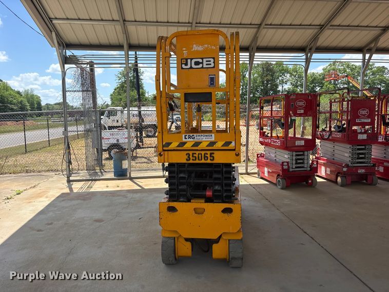 image for item ES8903 2017 JCB S2632E scissor lift