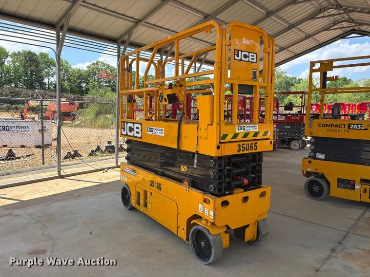 image for item ES8903 2017 JCB S2632E scissor lift