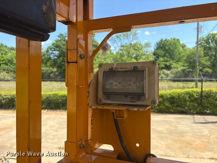 image for item ES8903 2017 JCB S2632E scissor lift
