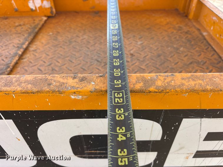 image for item ES8903 2017 JCB S2632E scissor lift