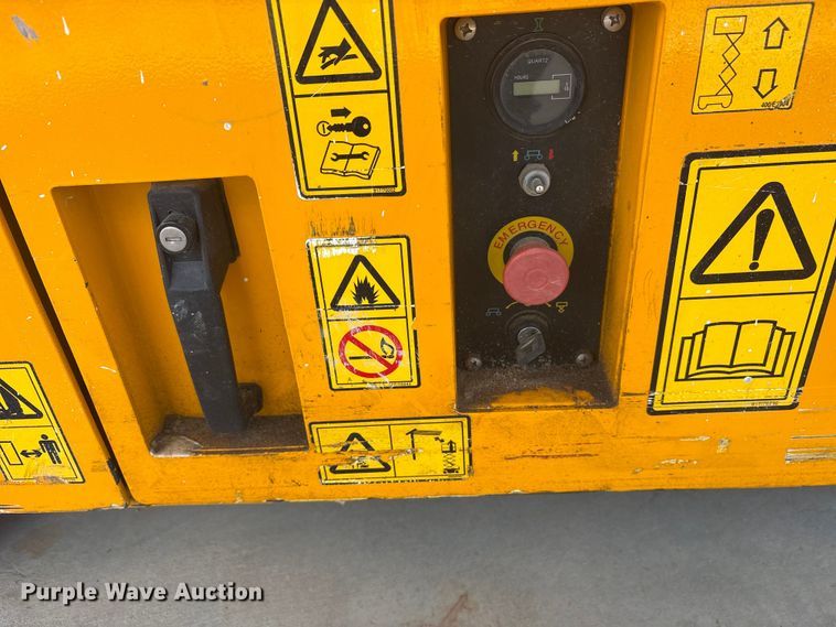 image for item ES8903 2017 JCB S2632E scissor lift