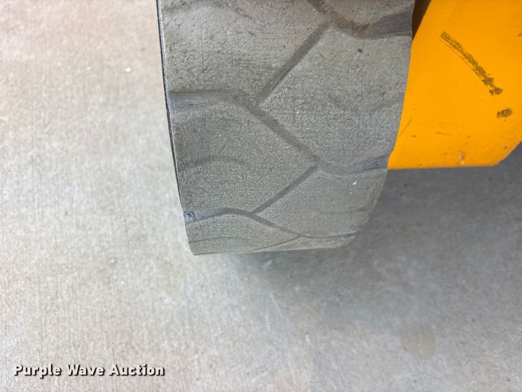 image for item ES8903 2017 JCB S2632E scissor lift