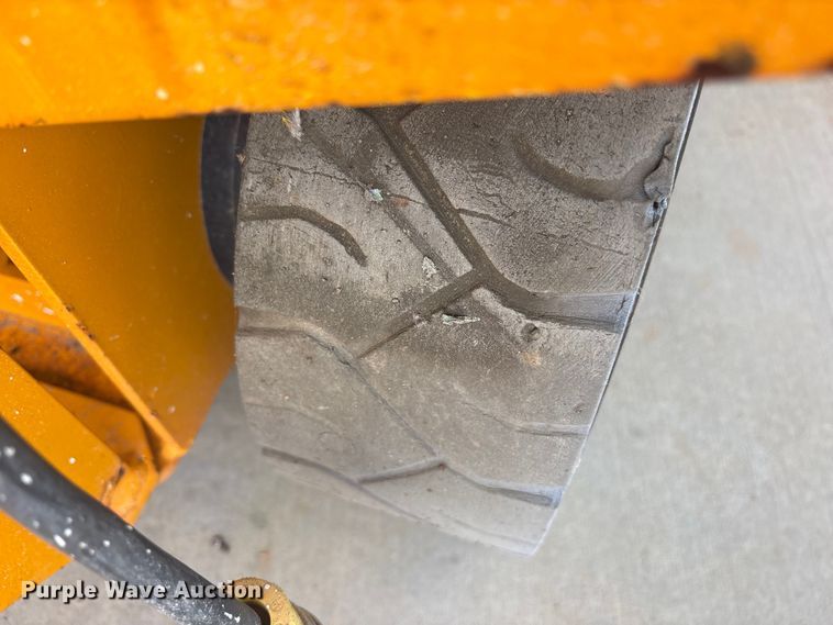 image for item ES8903 2017 JCB S2632E scissor lift