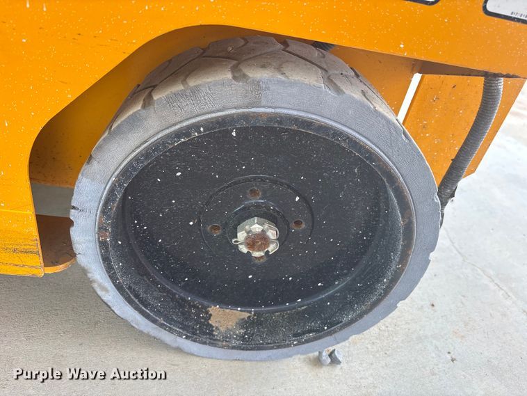 image for item ES8903 2017 JCB S2632E scissor lift