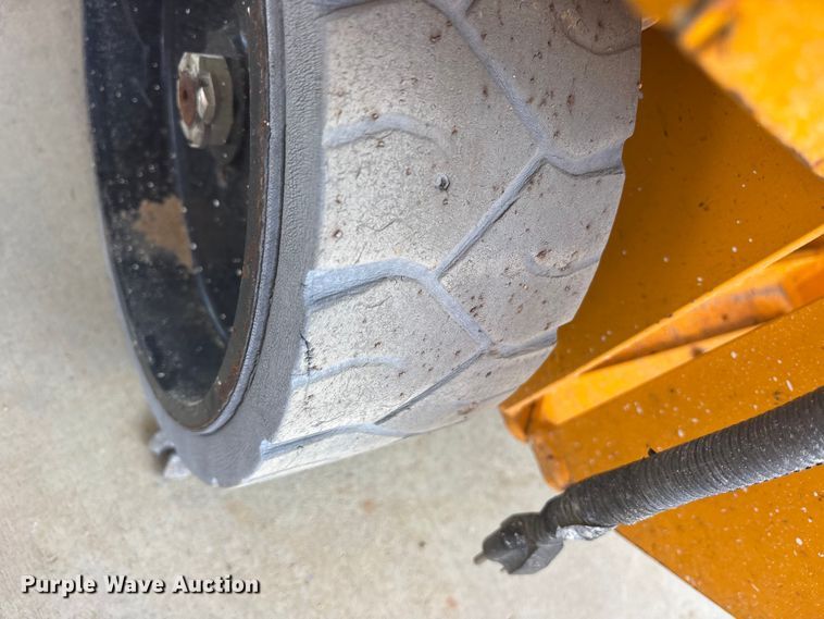 image for item ES8903 2017 JCB S2632E scissor lift