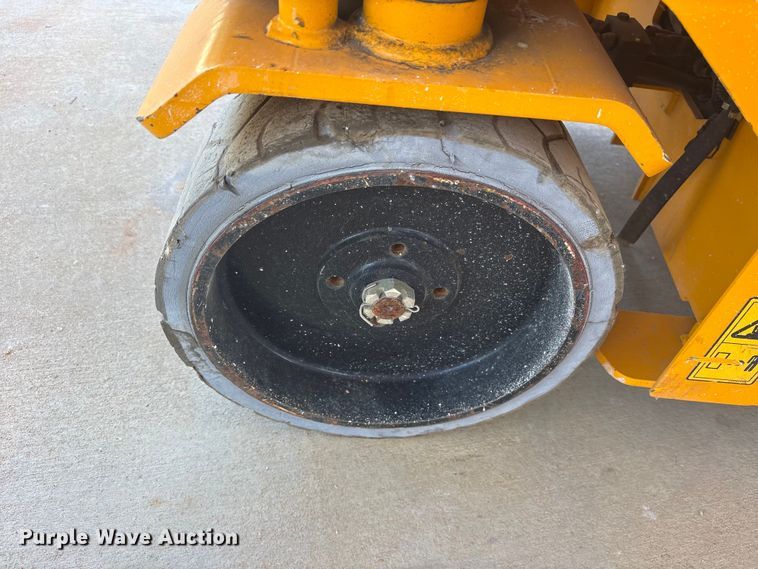 image for item ES8903 2017 JCB S2632E scissor lift