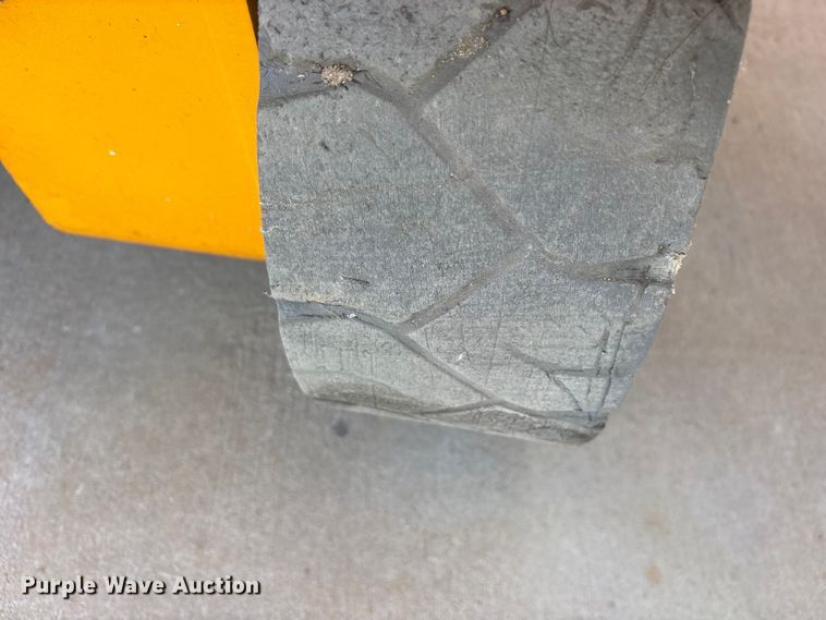 image for item ES8903 2017 JCB S2632E scissor lift