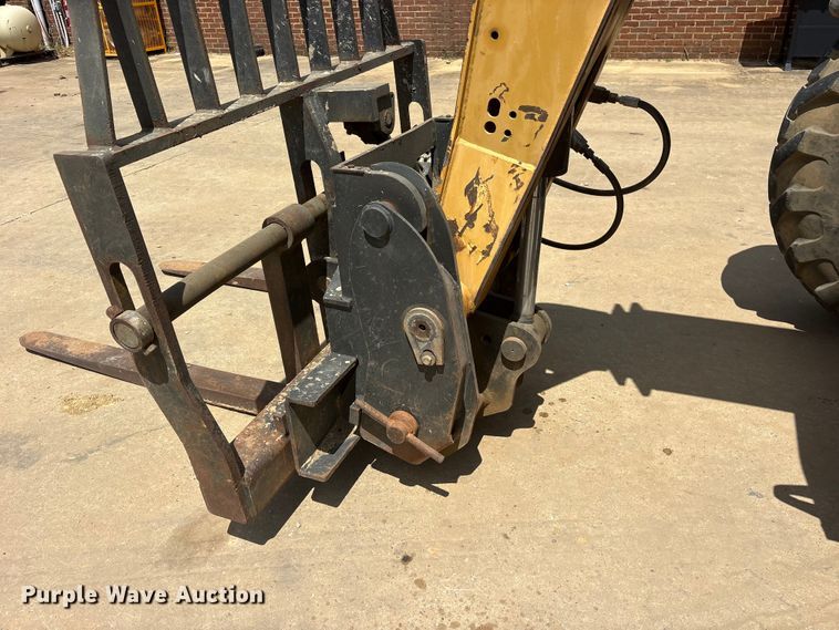 image for item ES8904 2011 Caterpillar TL642 telehandler
