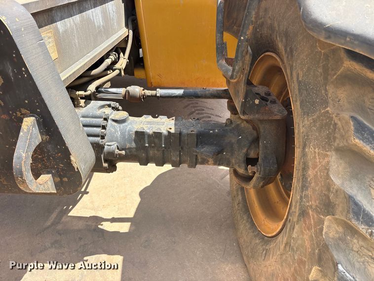 image for item ES8904 2011 Caterpillar TL642 telehandler