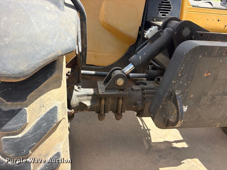 image for item ES8904 2011 Caterpillar TL642 telehandler