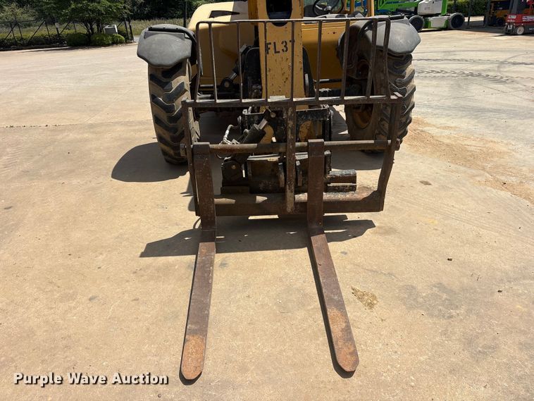 image for item ES8904 2011 Caterpillar TL642 telehandler