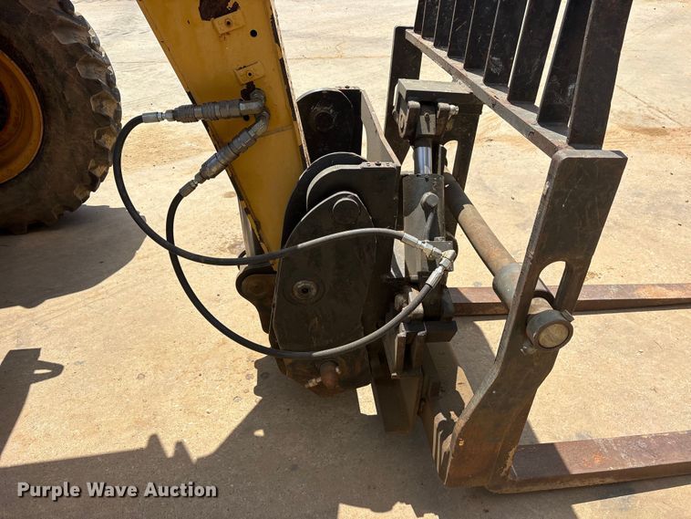 image for item ES8904 2011 Caterpillar TL642 telehandler