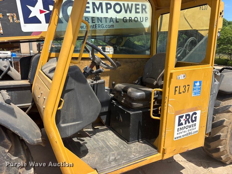 image for item ES8904 2011 Caterpillar TL642 telehandler