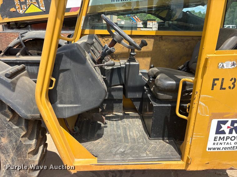 image for item ES8904 2011 Caterpillar TL642 telehandler