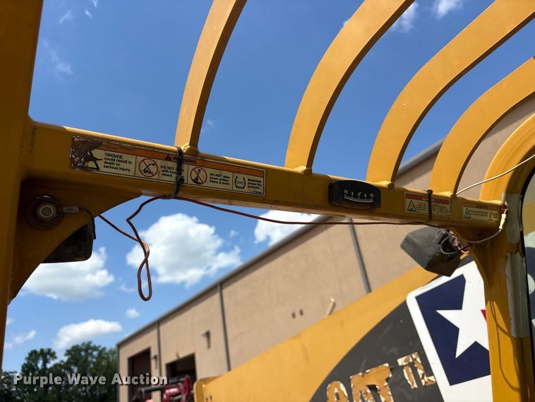 image for item ES8904 2011 Caterpillar TL642 telehandler