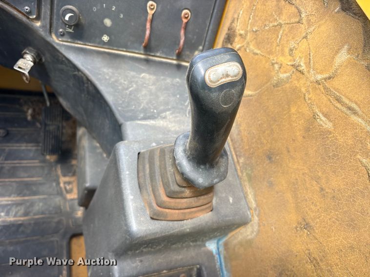 image for item ES8904 2011 Caterpillar TL642 telehandler