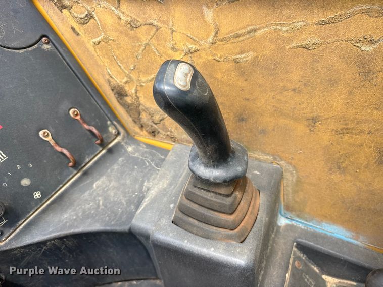 image for item ES8904 2011 Caterpillar TL642 telehandler