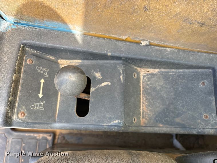 image for item ES8904 2011 Caterpillar TL642 telehandler