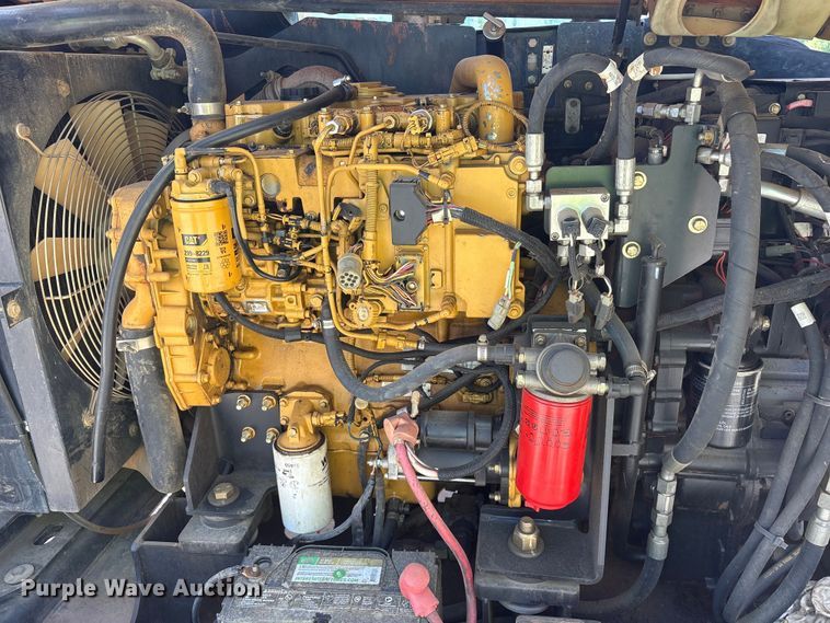 image for item ES8904 2011 Caterpillar TL642 telehandler