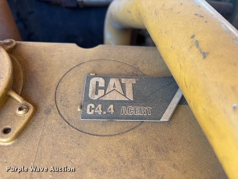 image for item ES8904 2011 Caterpillar TL642 telehandler