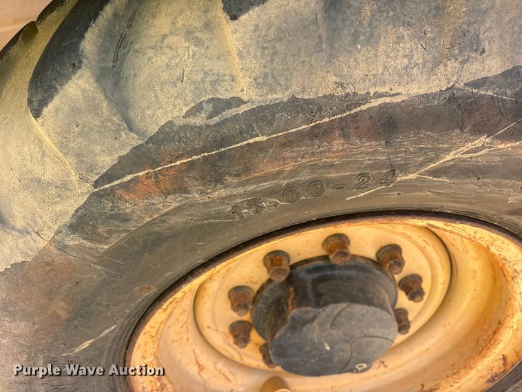 image for item ES8904 2011 Caterpillar TL642 telehandler