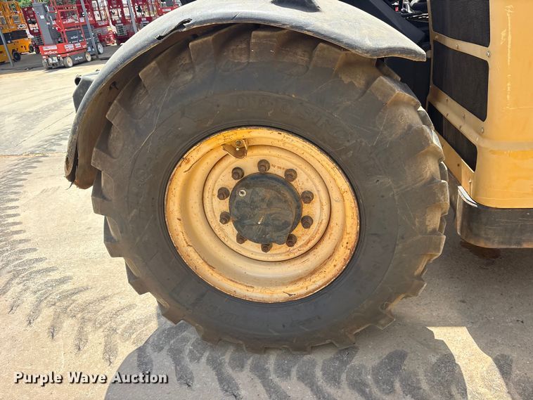 image for item ES8904 2011 Caterpillar TL642 telehandler