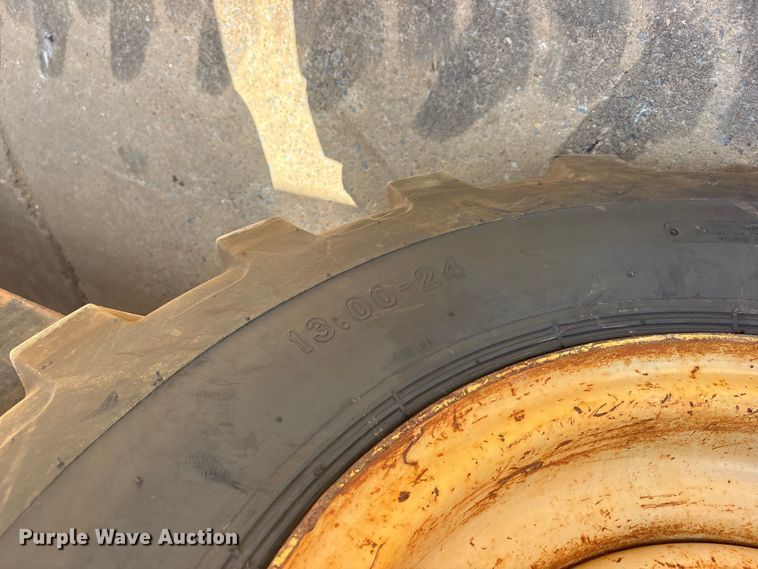 image for item ES8904 2011 Caterpillar TL642 telehandler