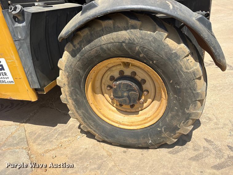 image for item ES8904 2011 Caterpillar TL642 telehandler