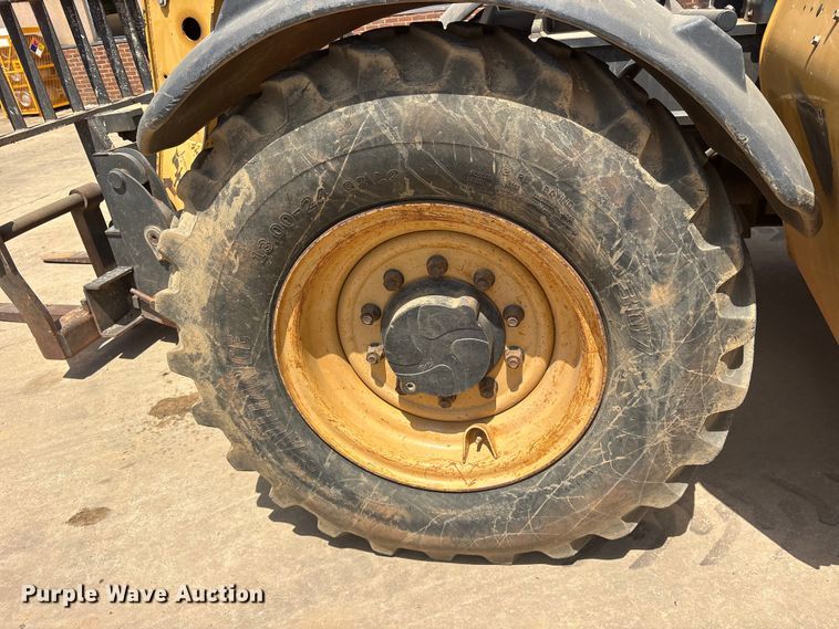 image for item ES8904 2011 Caterpillar TL642 telehandler