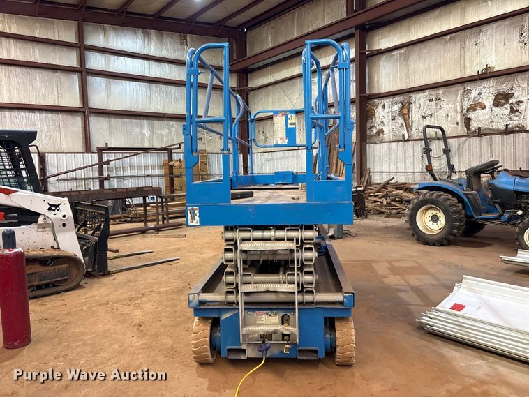 image for item ES8909 1999 Genie GS-2646 scissor lift