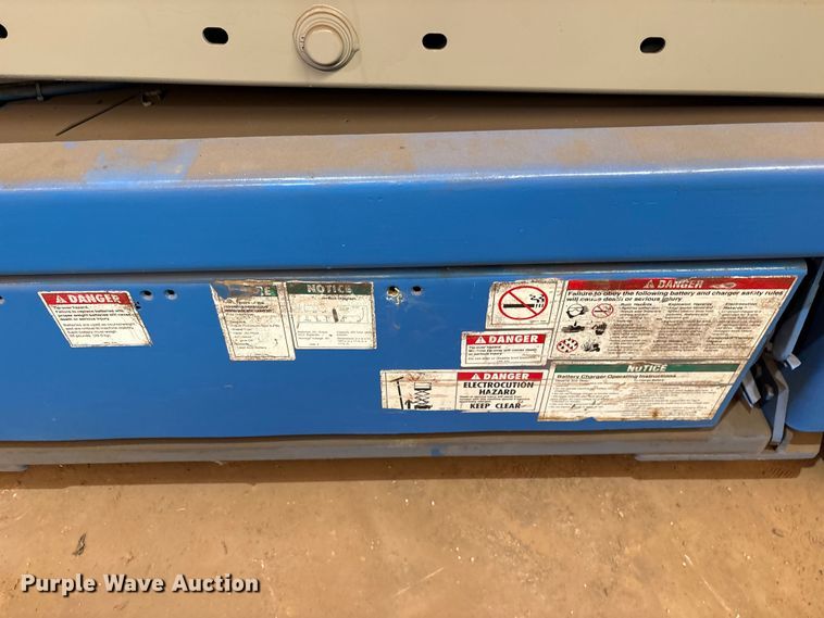 image for item ES8909 1999 Genie GS-2646 scissor lift