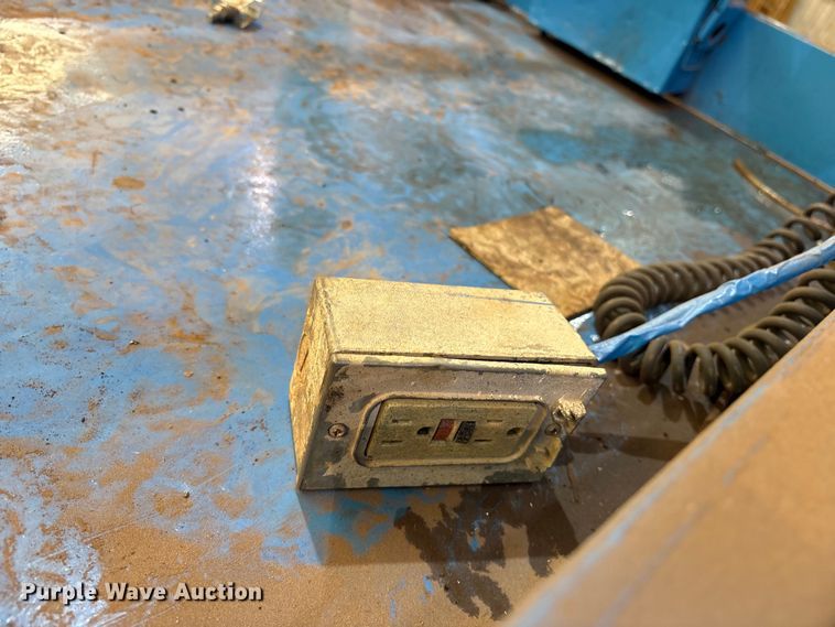 image for item ES8909 1999 Genie GS-2646 scissor lift