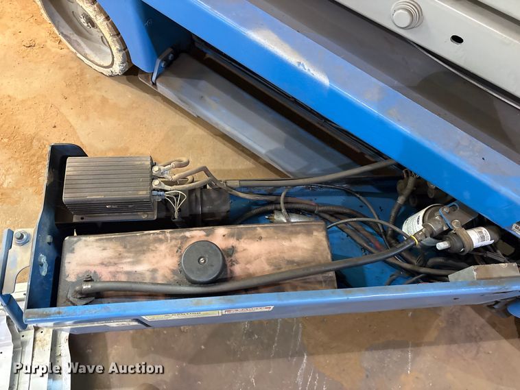 image for item ES8909 1999 Genie GS-2646 scissor lift