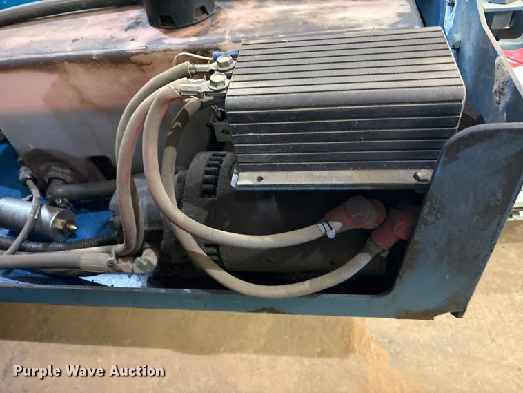 image for item ES8909 1999 Genie GS-2646 scissor lift