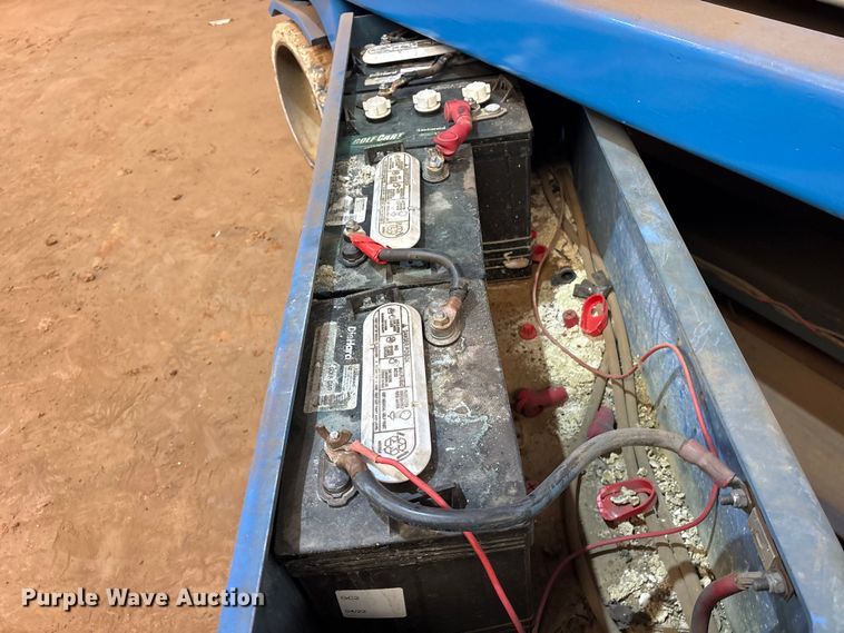 image for item ES8909 1999 Genie GS-2646 scissor lift