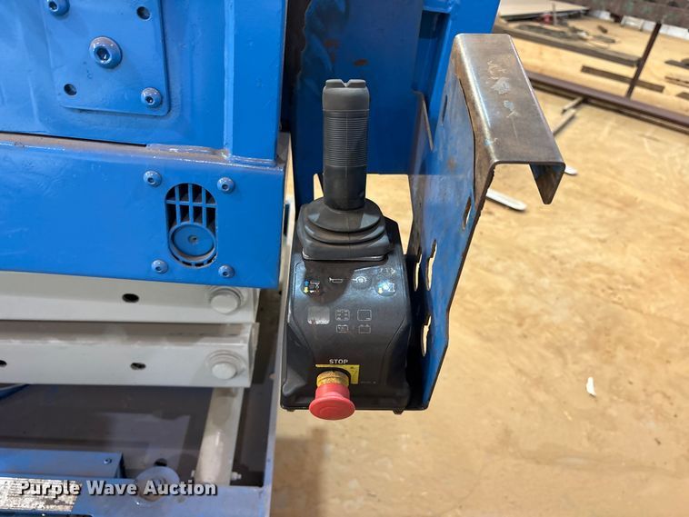 image for item ES8909 1999 Genie GS-2646 scissor lift