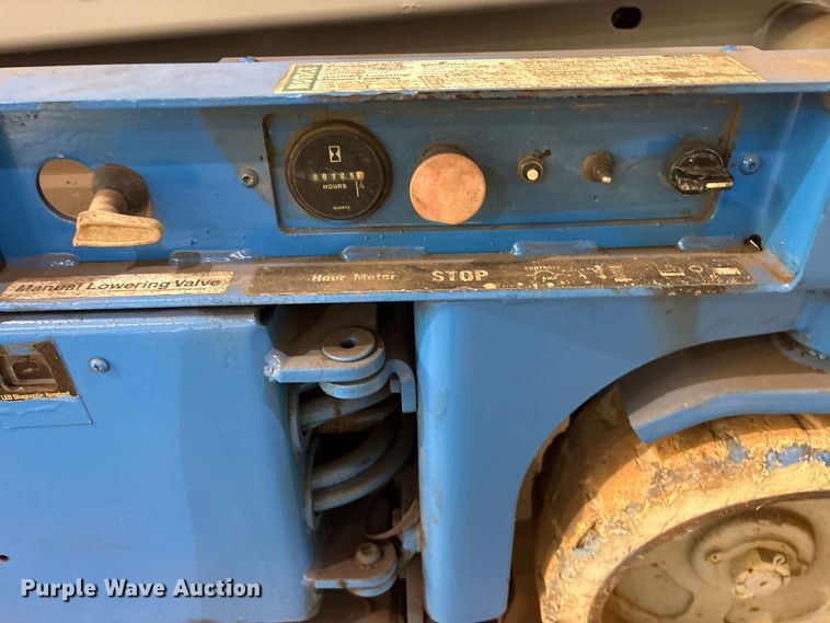 image for item ES8909 1999 Genie GS-2646 scissor lift