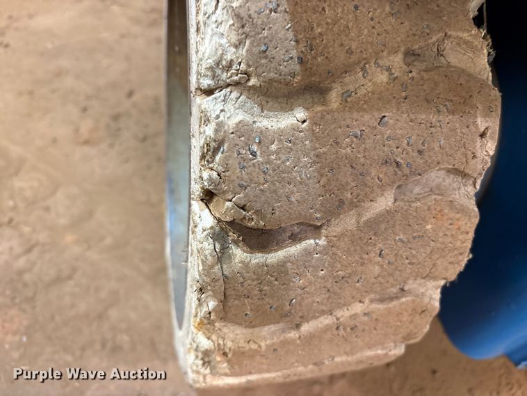 image for item ES8909 1999 Genie GS-2646 scissor lift