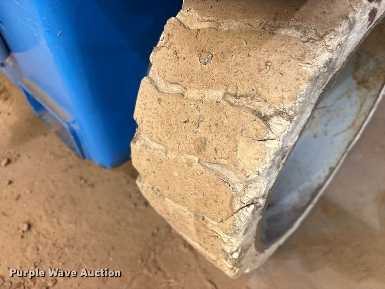 image for item ES8909 1999 Genie GS-2646 scissor lift