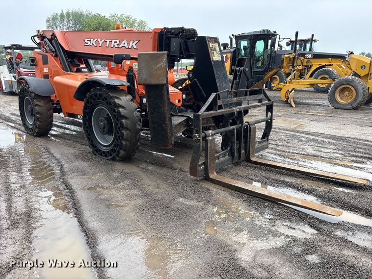 image for item ES8922 2017 JLG Skytrak 10054 telehandler