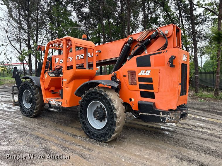 image for item ES8922 2017 JLG Skytrak 10054 telehandler