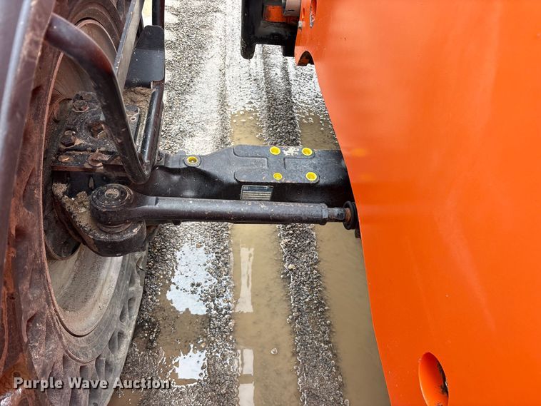 image for item ES8922 2017 JLG Skytrak 10054 telehandler