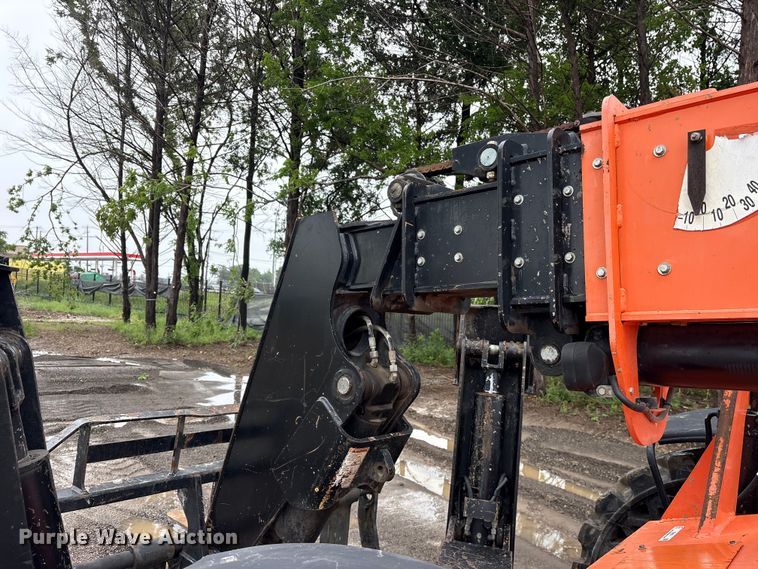 image for item ES8922 2017 JLG Skytrak 10054 telehandler